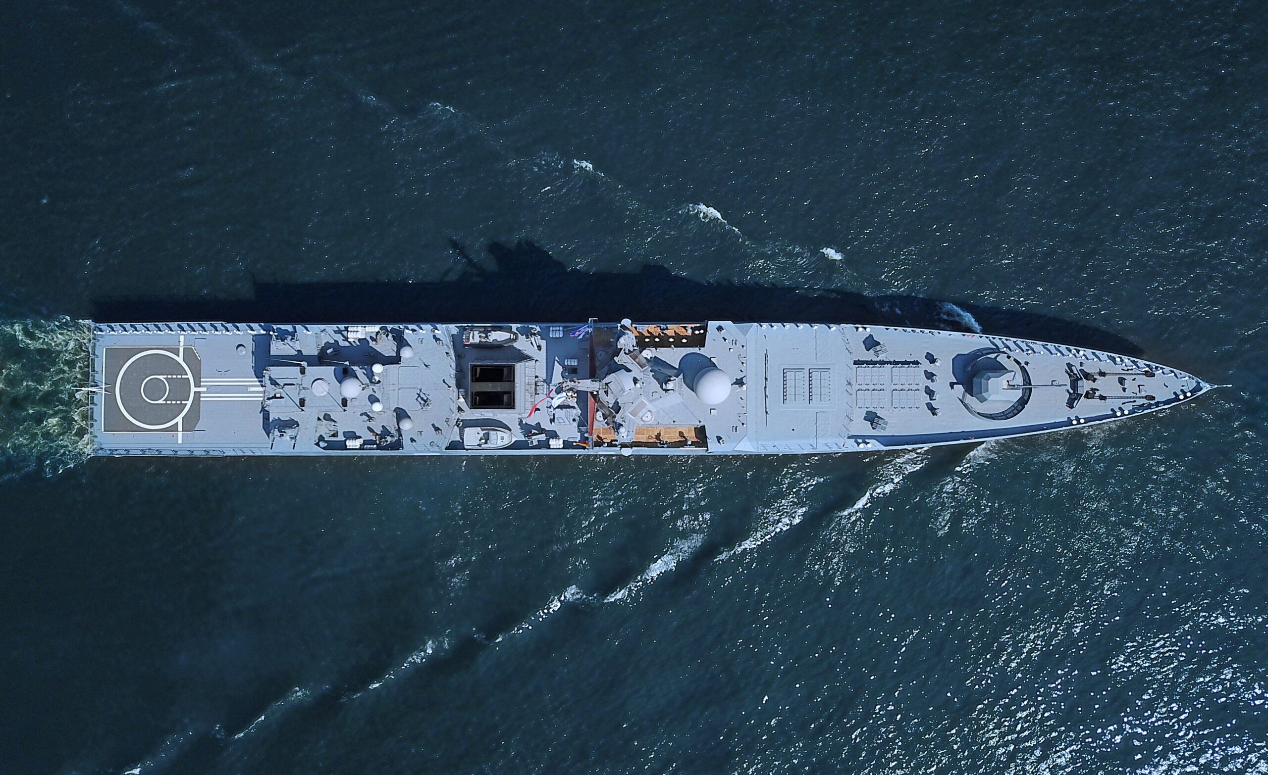 Com radar AESA Poliment, mísseis hipersônicos Tsirkon que podem atingir Mach 9 e lançadores verticais para Kalibr e Oniks, a fragata russa classe Admiral Gorshkov foi projetada para enfrentar frotas inteiras e redefinir a guerra naval moderna