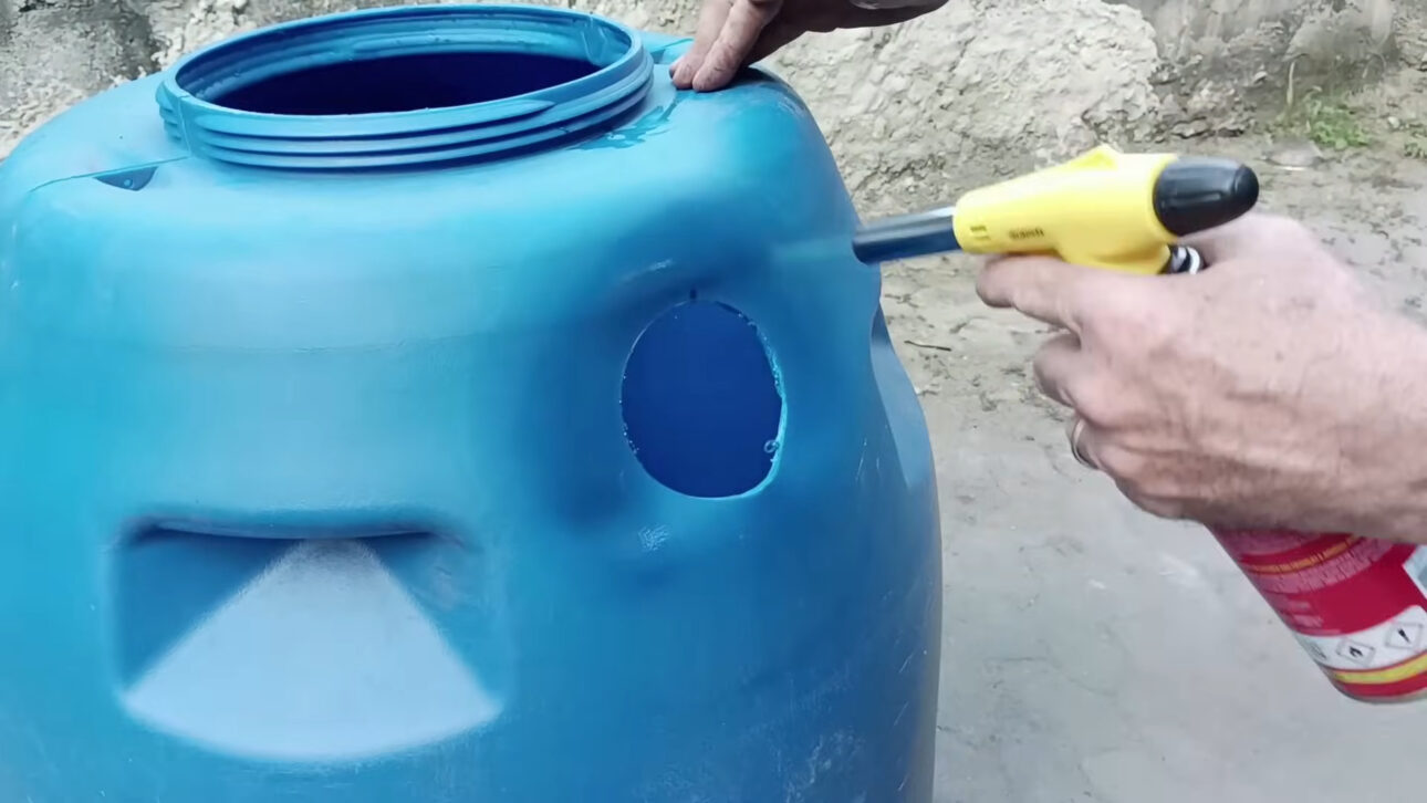 Adiós fosa cara: productor rural enseña biodigestor con tambor plástico y tubos de PVC que trata aguas residuales domésticas, genera biofertilizante y puede costar menos de R$ 1.200, sustituyendo sistema convencional de hasta R$ 5.000