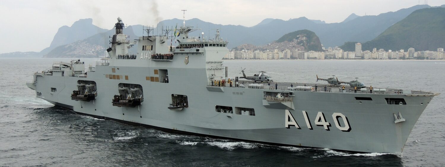 Com cerca de 9.800 toneladas, 122 células de lançamento vertical e o sistema de combate Aegis capaz de rastrear centenas de alvos ao mesmo tempo, os cruzadores classe Ticonderoga tornaram-se verdadeiros arsenais flutuantes e pilares da defesa aérea das frotas da Marinha dos Estados Unidos