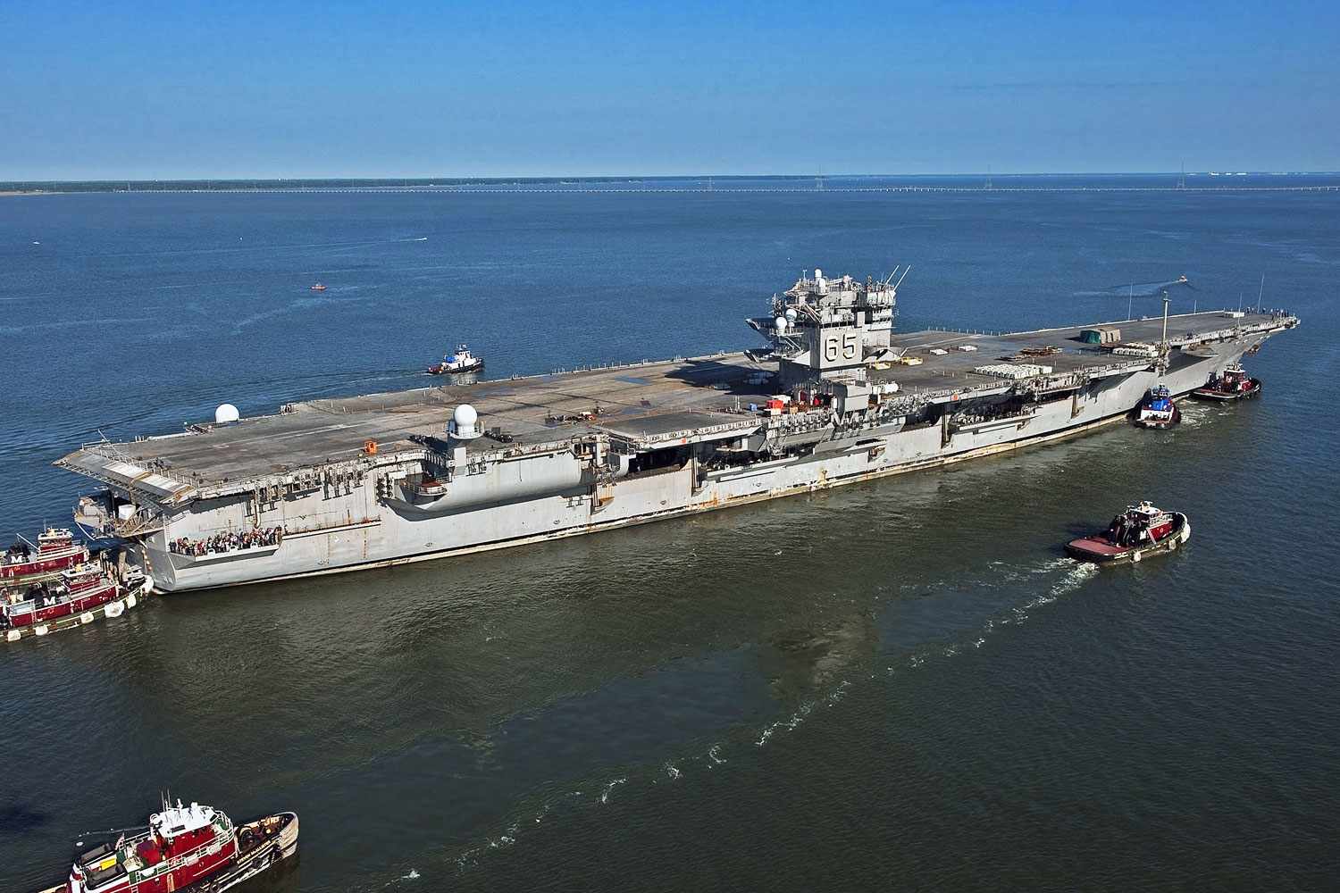 O primeiro porta-aviões nuclear do mundo foi descomissionado em 2017 (USN)