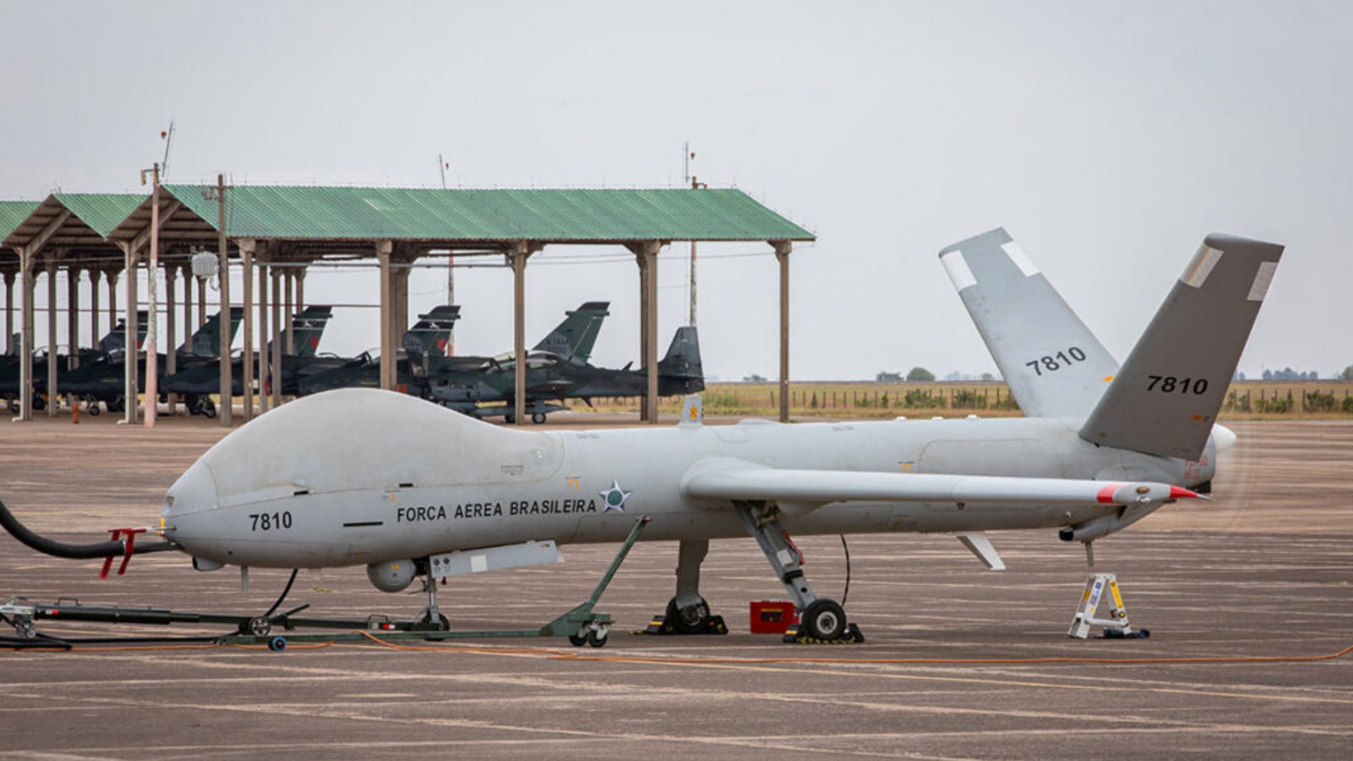 Exercício militar das Forças Armadas com caças, drones e radares na Base Aérea de Santa Maria no Rio Grande do Sul.