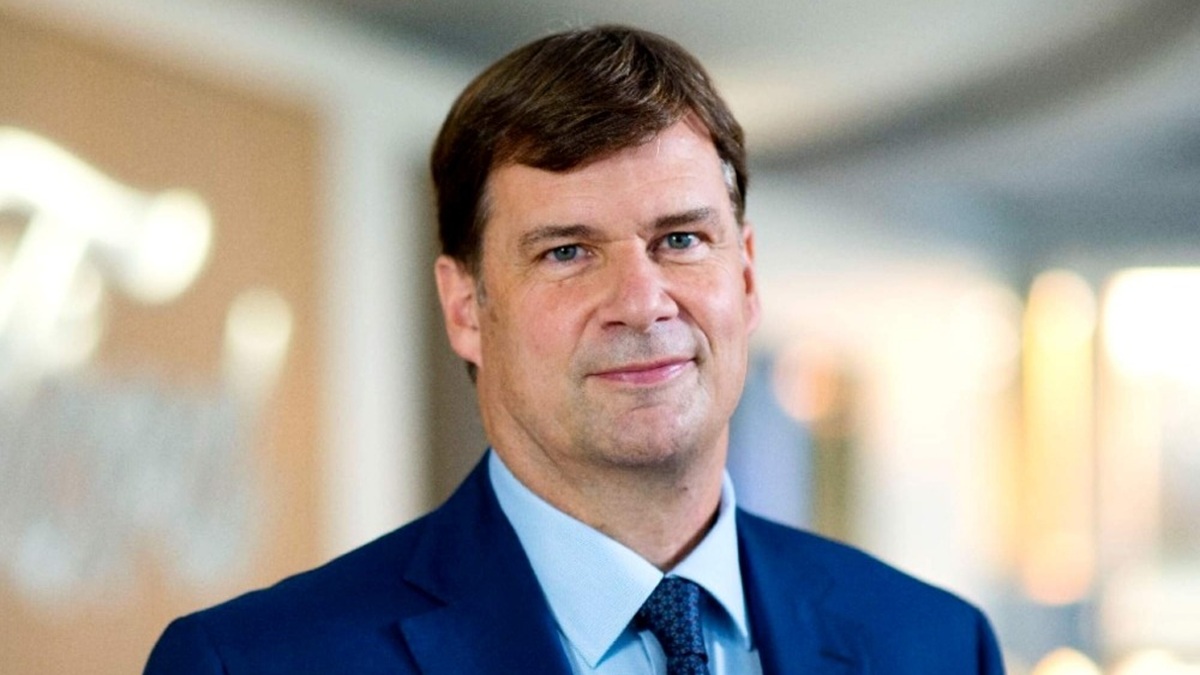 CEO da Ford afirma que carros chineses passaram de atrasados para líderes e aponta software como fator decisivo na transformação da indústria automotiva.