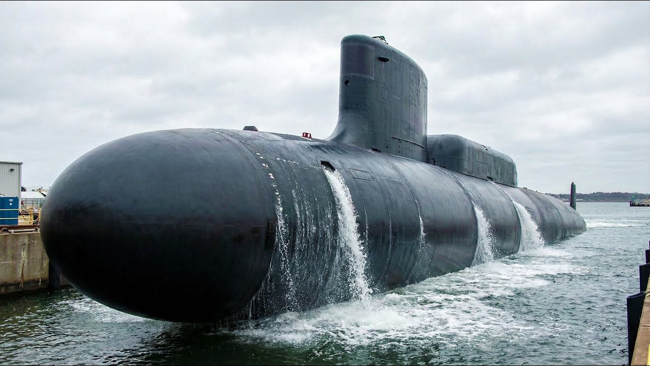 A Marinha dos EUA adicionou um módulo de 25 metros ao casco dos submarinos Virginia Block V para triplicar a capacidade de mísseis, de 12 para 40 Tomahawks, planejou 10 unidades para compensar a aposentadoria dos submarinos da classe Ohio a partir de 2028 e criou o submarino de ataque mais armado da história americana, com custo de US$ 3,2 bilhões por unidade