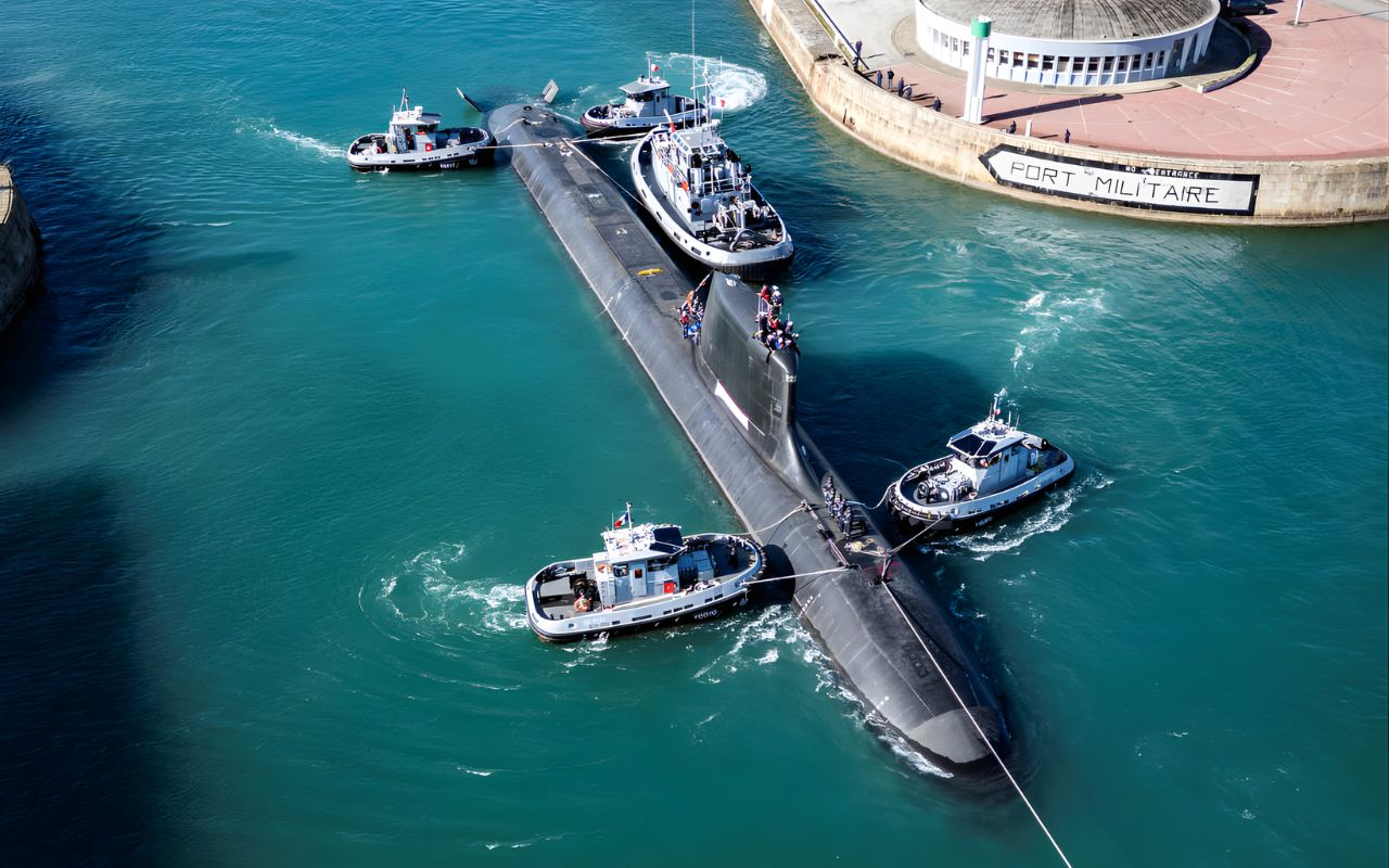 O submarino nuclear, De Grasse iniciou seus testes marítimos em fevereiro de 2026, após ativação do reator em dezembro, fortalecendo o programa Barracuda e a renovação da frota francesa até 2060.